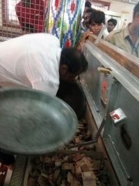 सांवलिया जी भंडार की गणना करते हुए