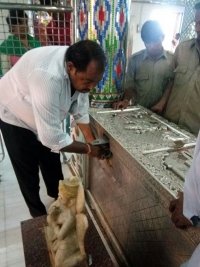 सांवलिया जी भंडार की गणना करते हुए